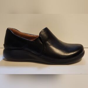 Women's two-Step loafer. 8m
